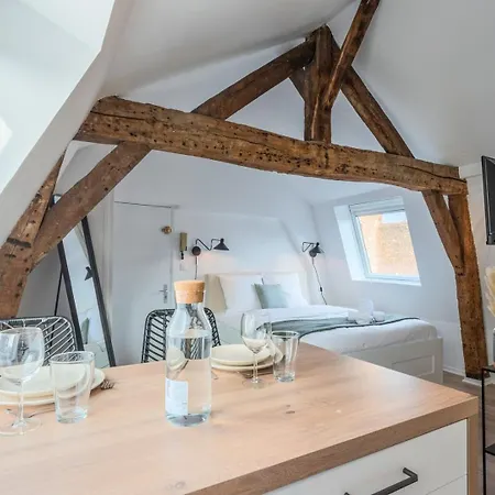 Old - Equipped And Bright ! Apartamento