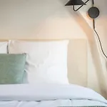 Old - Equipped And Bright ! Апартаменты *